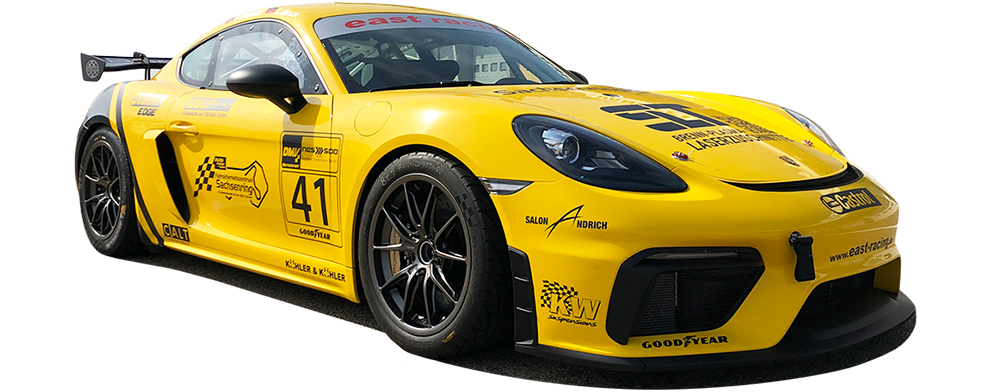 Maximale Power und Sportlichkeit. Fahre unsere Porsche Cayman 718 GT4 CS auf der Rennstrecke oder Rennserie deiner Wahl. Egal ob Oschersleben, Sachsenring, Nürburgring oder eine andere Strecke. Hol das Maximale aus unseren Fahrzeugen heraus!